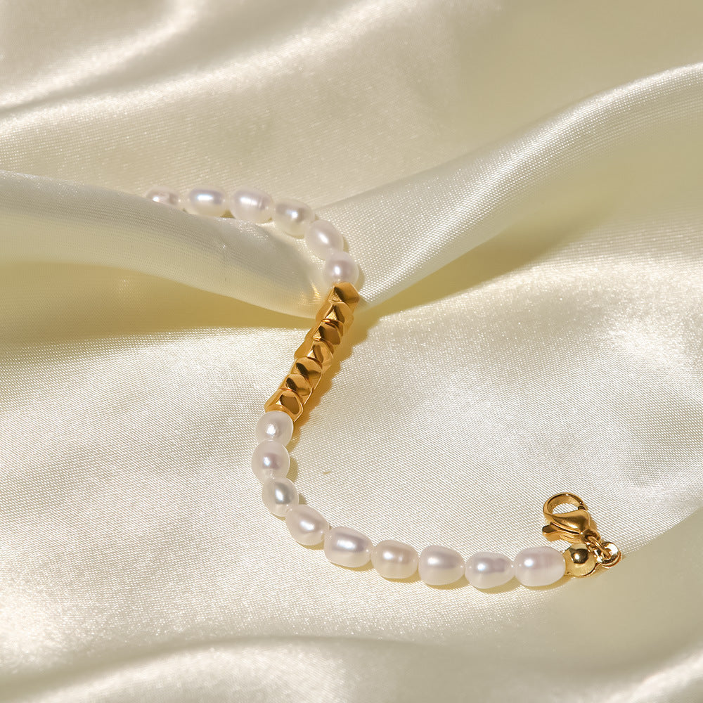 Luxurious, sensual, versatile bracelet, small gold square, natural millet pearl bracelet