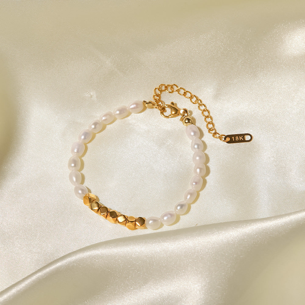 Luxurious, sensual, versatile bracelet, small gold square, natural millet pearl bracelet